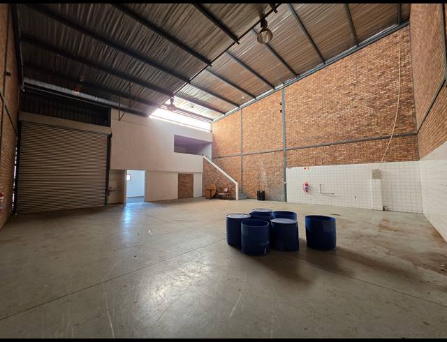 240M² WAREHOUSE TO LET IN DRIEHOEK